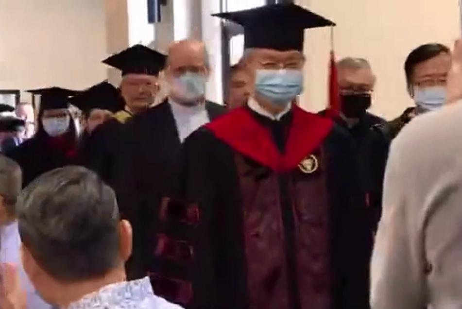 來賓與畢業生入場