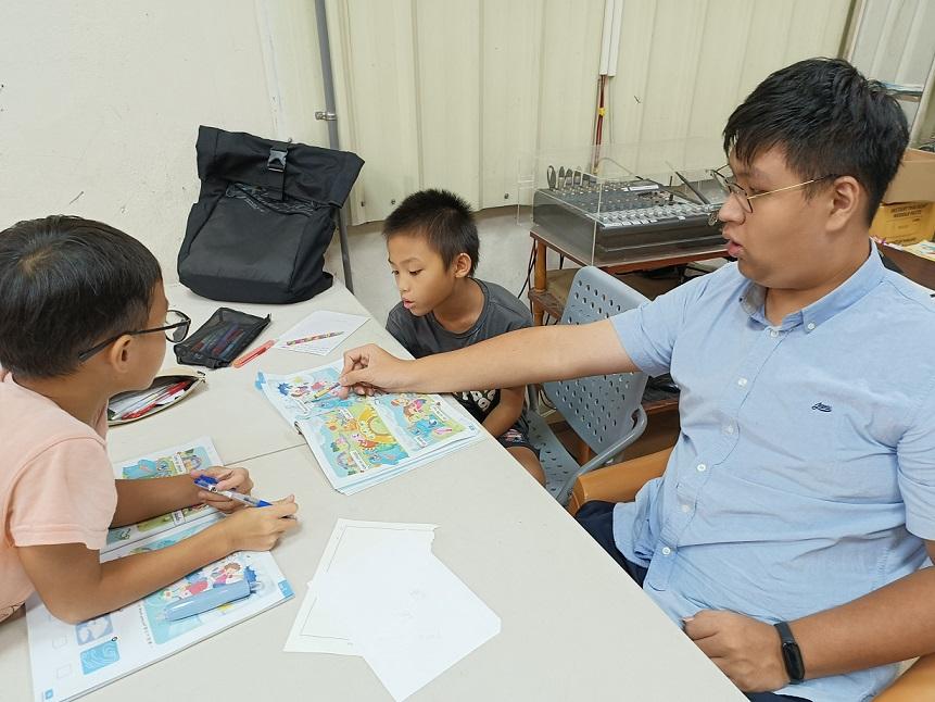 1120910老師很認真