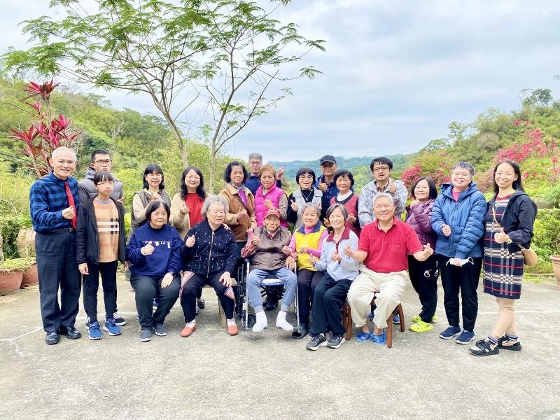 2024.2.25弟兄姐妹們同去探望曾爸及曾媽