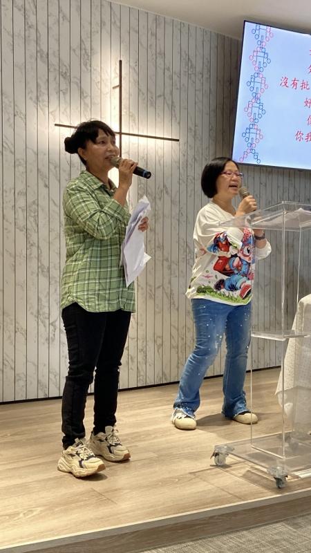 2025.3.2李姐妹和宋姐妹同心於主日帶領會眾敬拜