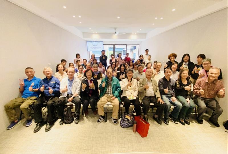 2025.4.13在耶穌裏我們是一家人大會結束後一起大合照