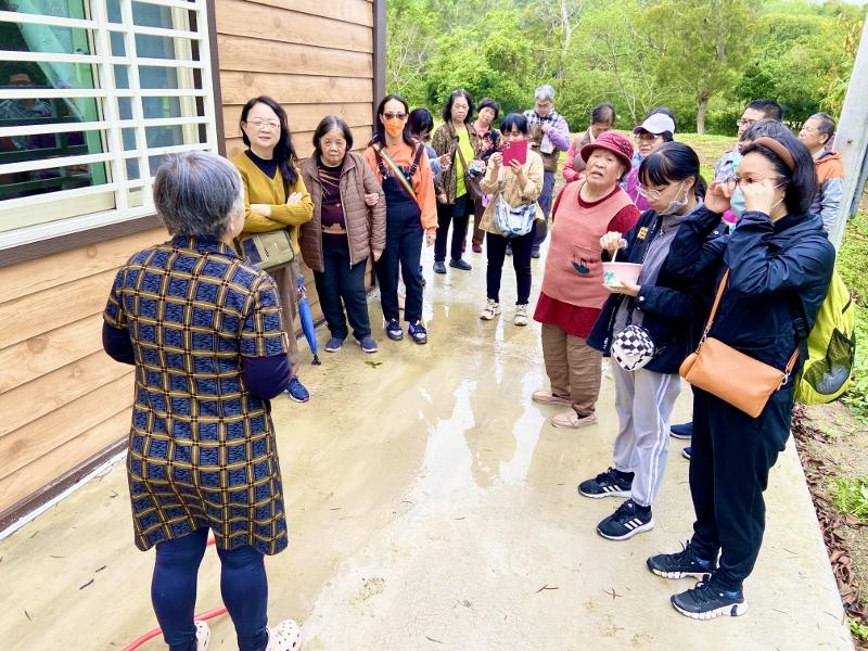 2025.4.6弟兄姐妹於主日中午到恩典山莊祝福關心高姐分享神的奇妙作為及恩典山莊的建造過程