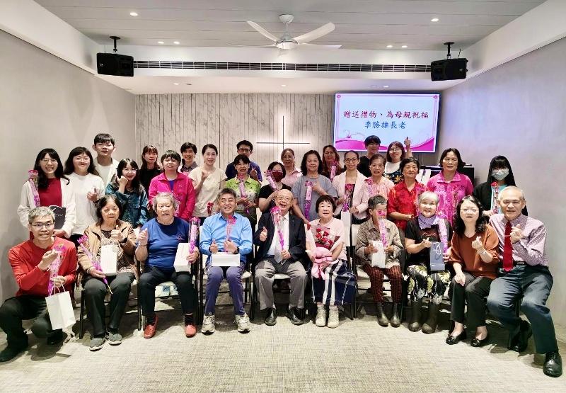 2025.5.11母親節主日聚會在耶穌裏我們是一家人全體合照留念