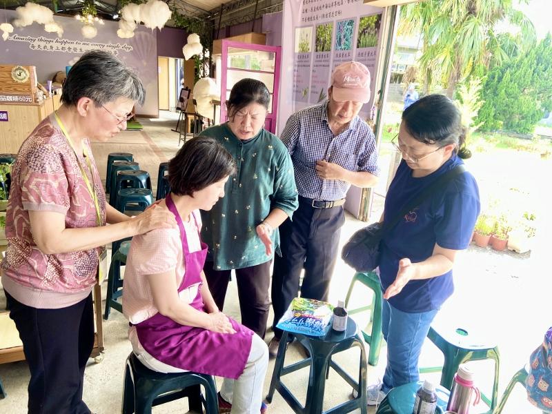 2025.5.25同工們到葛瑞絲香草園關心並為劉師母禱告