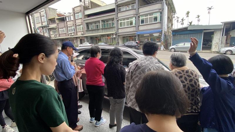 2025.5.25弟兄姐妹們於主日時同聲為福音車感恩及禱告願神使用福音車為福音效力