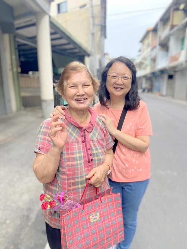 2025.5.4劉太太收到教會的母親節禮物很開心