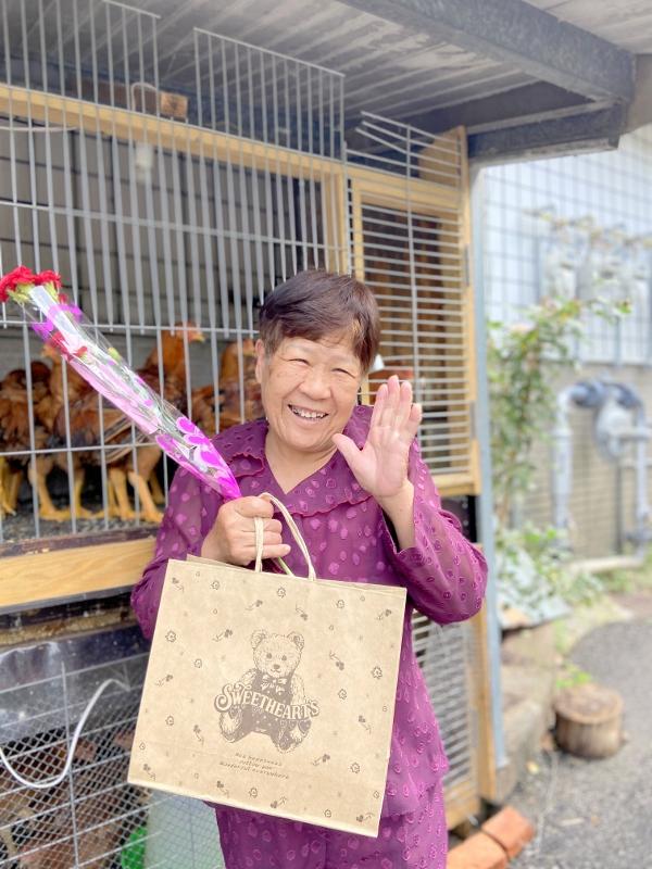 2025.5.4陳太太收到教會的母親節禮物很開心