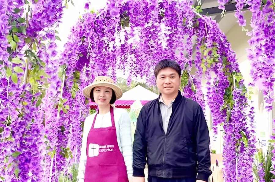 劉志宏傳道與王靜儀師母賢伉儷，以神為愛經營薰衣草園，將己身見證成為祝福