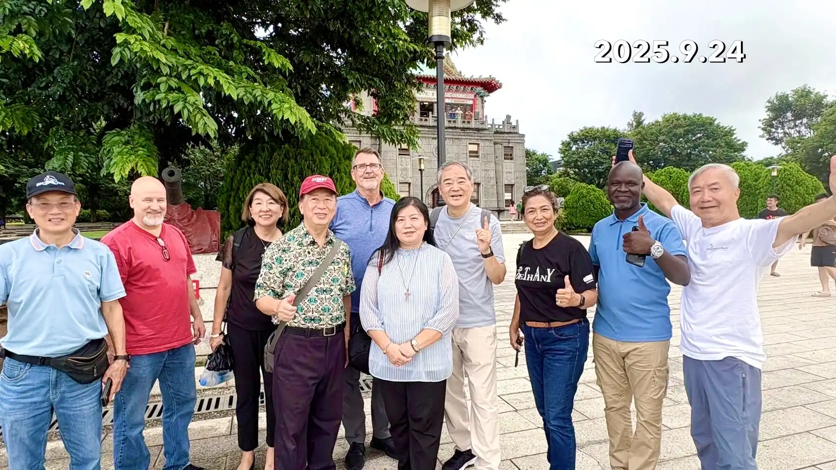 展翅迎接2026年真光照耀