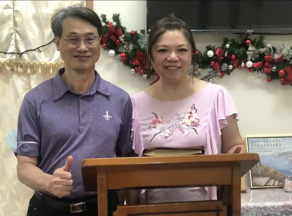 陳永初弟兄與王雅慧老師夫婦合影